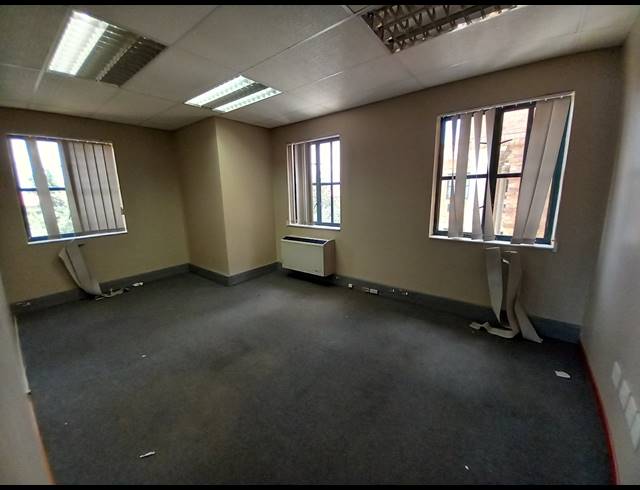 136M² OFFICE TO LET IN BRYANSTON
